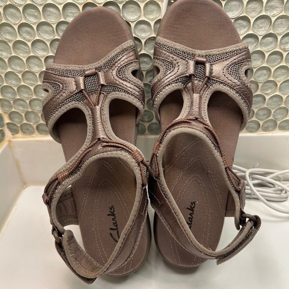 Women's Clarks In-Motion Leather Walking Sandals Size 8.5W - Picture 1 of 8